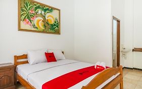Reddoorz Syariah Near Gor Ken Arok Guest House